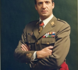 Fotografía Oficial de Su Majestad el Rey con uniforme del Ejército de Tierra